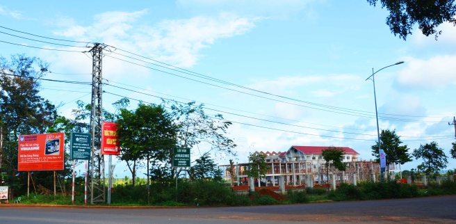 Nhiều trường nghề xây san sát