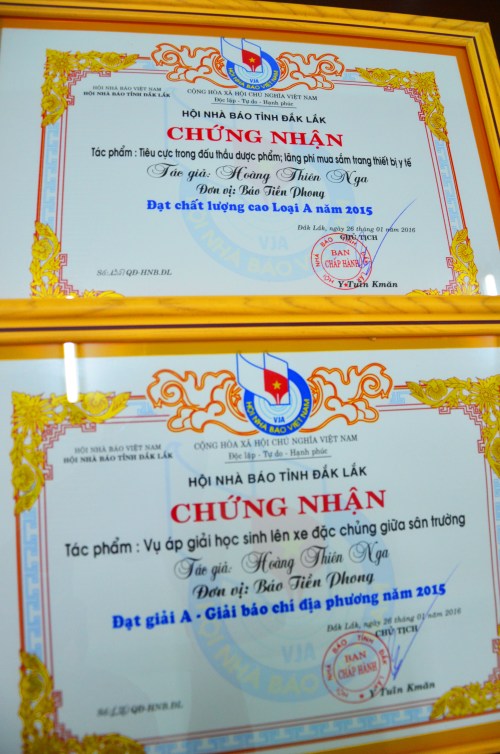 Hai giải báo chí địa phương tặng báo Tiền Phong