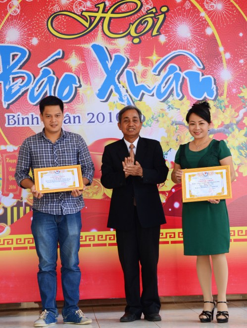 Nhà báo Hoàng Thiên Nga nhận giải A duy nhất mảng báo in Giải Báo chí Đắk Lắk 2015