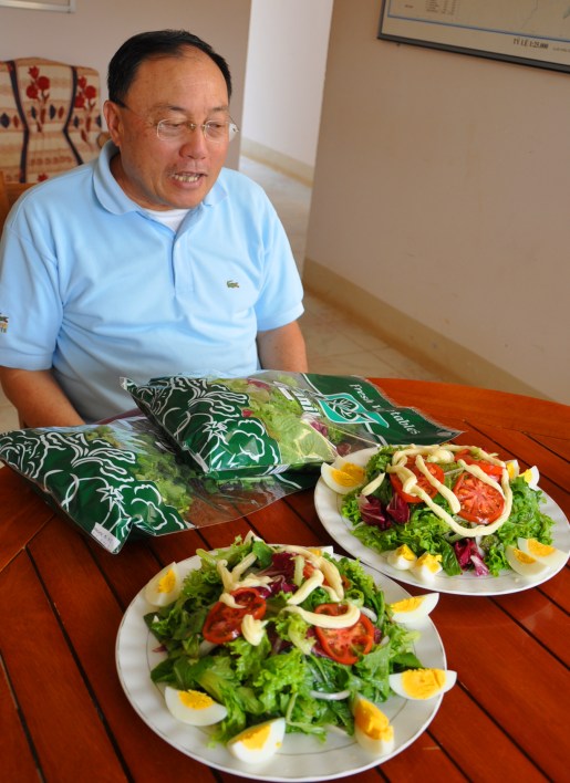 TS Bá Hùng giới thiệu món salat rau ngủ