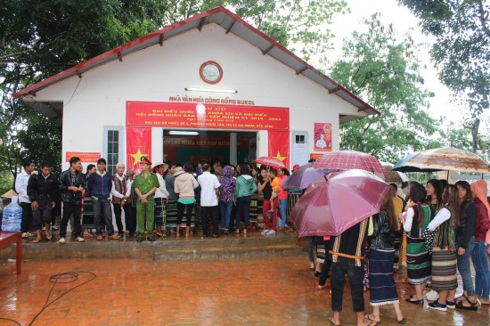 Ở Đắk Nông dù trời có mưa, nhưng không khí đi bầu cử bầu cử rộn ràng khắp buôn làng