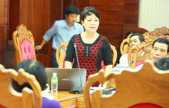 Nhà báo Hoàng Thiên Nga chất vấn ông Doãn Hữu Long về vụ mua máy hấp rác 3 tỉ chưa dùng đã hỏng