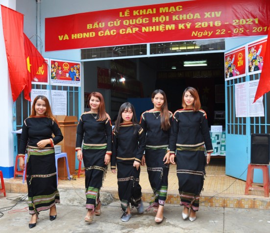 Nhóm thanh nữ Ê Đê buôn Ko Sier ở khối I phường Tân Lập nội thành Buôn Ma Thuột vừa bầu chọn xong