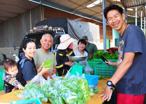 Vợ chồng Takano giúp việc cho giám đốc Motoosa Katayama