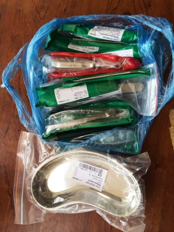 Bộ dụng cụ nhổ răng không dùng đến ở các trạm xá xã phường