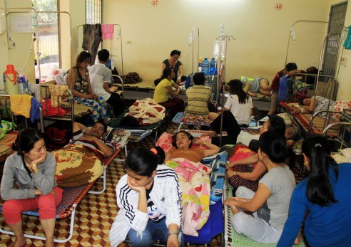 Khoa truyền nhiễm bệnh viện Đa khoa tỉnh thì quá tải bệnh nhân sốt xuất huyết