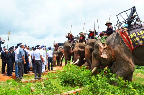 Voi cúi lạy cụ Nghĩa lần cuối