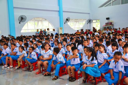 Học trò trường Tiểu học quốc tế ở Buôn Ma Thuột dự khai giảng