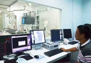 Mọi người đã nghỉ Bs Điền vẫn một mình miệt mài nghiên cứu'