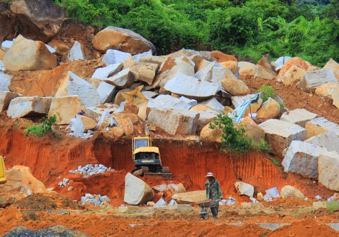 mot-mo-da-granit-bi-khai-thac-da-trai-phep-tai-xa-hoa-son-huyen-krong-bong