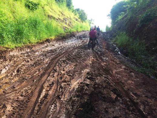 Đường vào hiện trường vụ án mạng