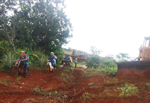 Hiện trường nơi Cty Long Sơn đưa xe máy vào san ủi rẫy của dân