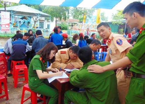 Chi đoàn Công an huyện đăng ký hiến máu