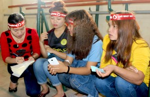 Phóng viên phỏng vấn 3 nữ sinh dân tộc Ê Đê- Ja Rai lần đầu tham gia hiến máu