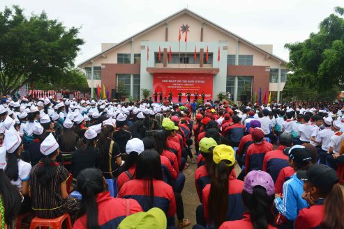 Quy mô lớn và đa dạng sắc màu văn hóa các dân tộc tại lễ khởi động Chủ Nhật Đỏ huyện Cư Mgar